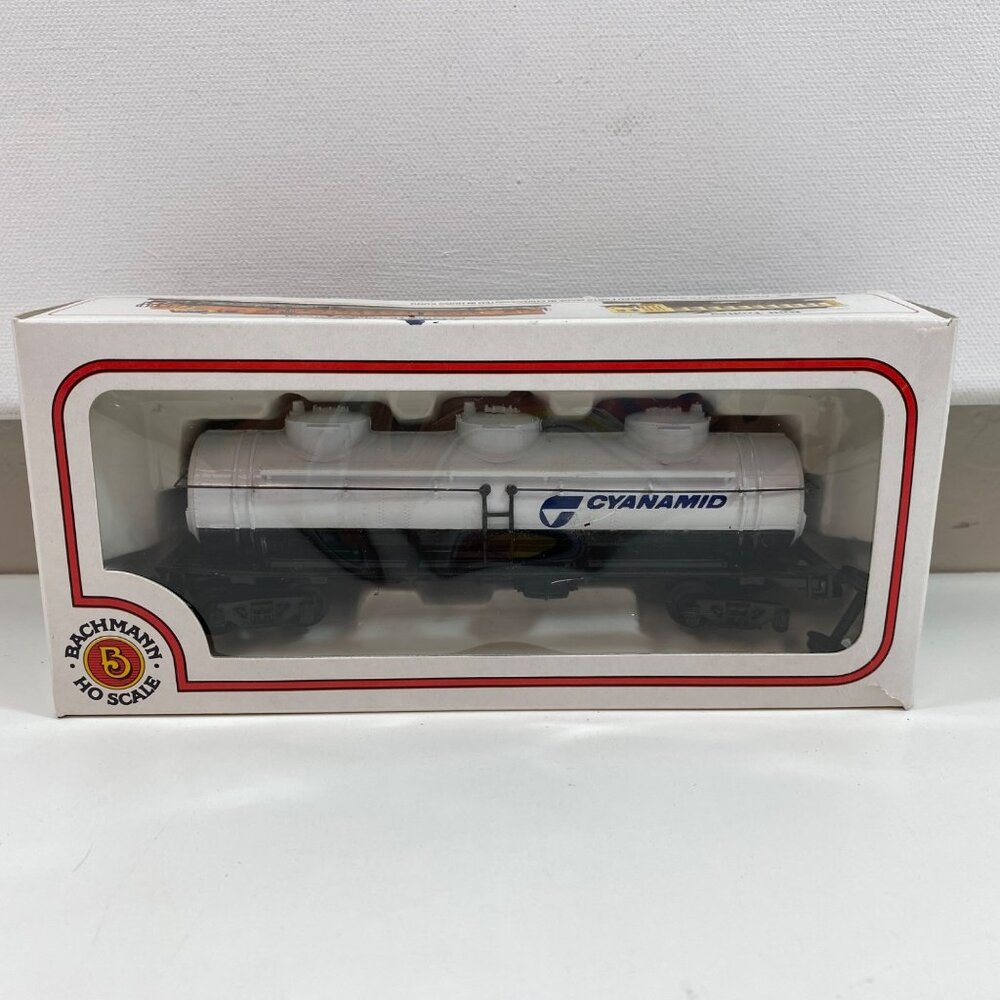 Bachmann HO Scale Model Train 3 Dome Cyanamid Tank Car 43100139 White Black 6"